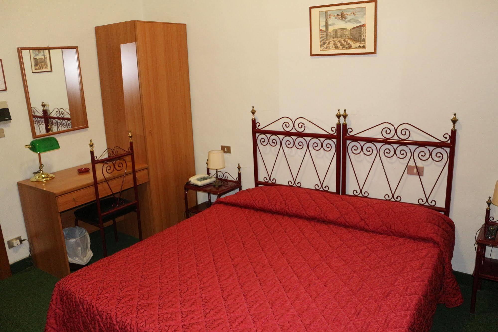 Italia Hotel 3*